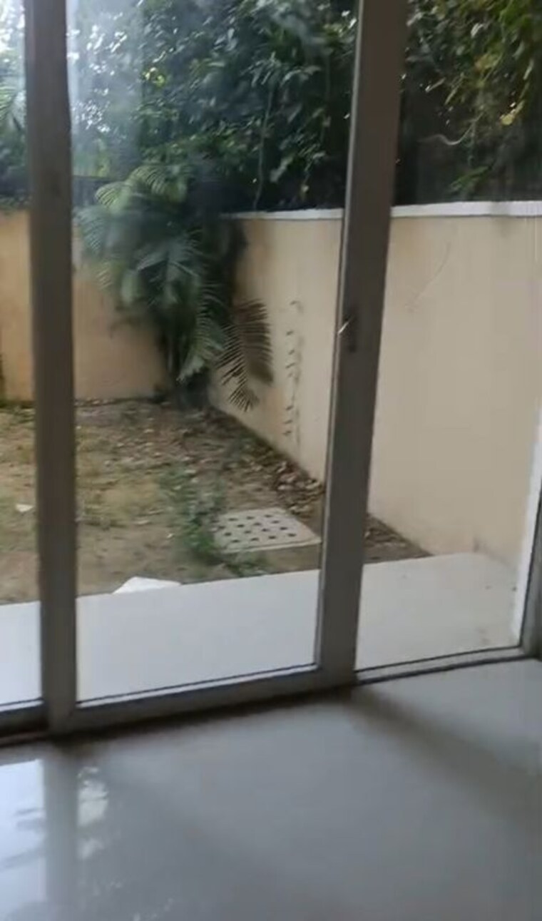 Balcony, emaar-mgf-emerald-hills 4 Bedroom 3150 Sq.Ft. Apartment In Sector 65 Gurgaon 10006525