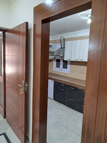 Room in 2 BHK Builder Floor at Paryavaran Complex – for Rent