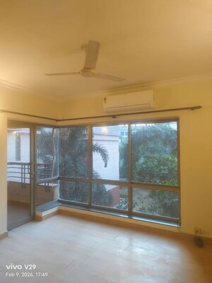 Room in 3 BHK Apartment at Ambience Creacions, Sector 22 – for Rent