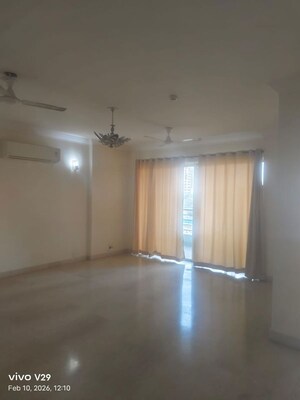 Room in 3 BHK Apartment at Ambience Creacions, Sector 22 – for Rent