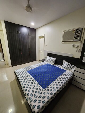 2 BHK Apartment For Rent in Raheja Sherwood, Goregaon East