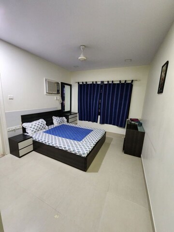 Bedroom in 2 BHK Apartment at Raheja Sherwood, Goregaon East – for Rent