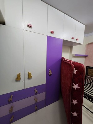 Furnished Amenities in 2 BHK Apartment at Raheja Sherwood, Goregaon East – for Rent