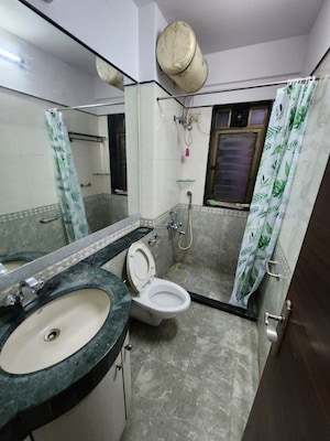 Team Area in 2 BHK Apartment at Raheja Sherwood, Goregaon East – for Rent