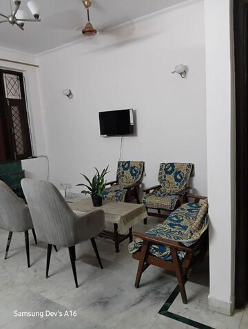 Master Bedroom in 1 BHK Builder Floor at Malviya Nagar – for Rent