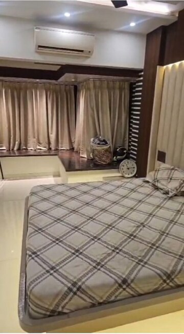 Bedroom in 2 BHK Apartment at Tolaram Building, Chembur – for Rent