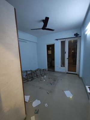 Room in 3 BHK Apartment at Logix Blossom County, Sector 137 – for Rent