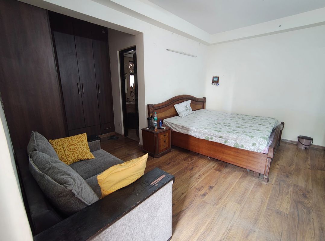 2 BHK + Pooja Room Apartment For Rent in Ajnara Daffodil