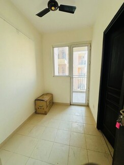 3 BHK + Servant Room Apartment For Rent in 3C Orris Greenopolis