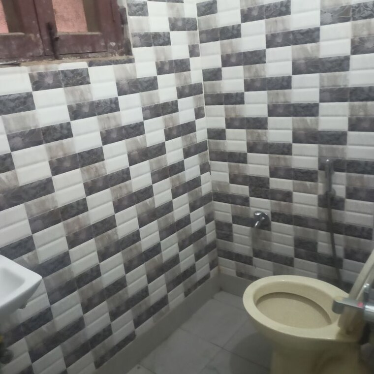 Bathroom, chattarpur 1 Bedroom 450 Sq.Ft. Builder Floor In Chattarpur Delhi 10007025