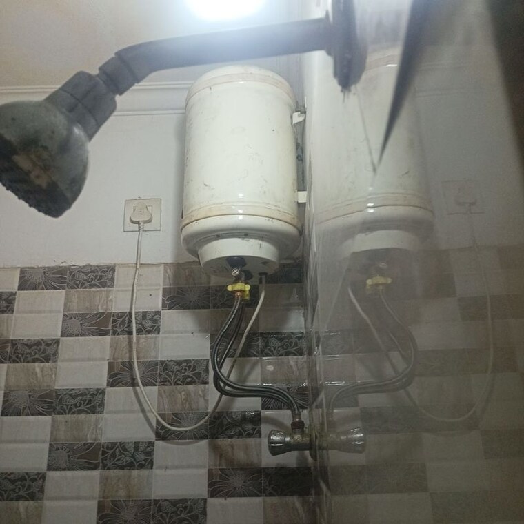 Bathroom, chattarpur 1 Bedroom 450 Sq.Ft. Builder Floor In Chattarpur Delhi 10007025