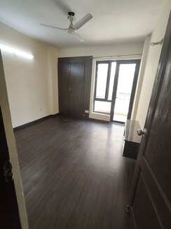 3 BHK + Study Room Apartment For Rent in Logix Blossom County