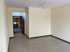 Room in 3.5 BHK Apartment at BPTP Park Grandeura, Sector 82 – for Sale
