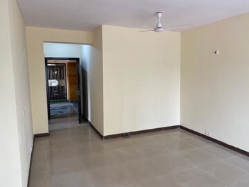 Room in 3.5 BHK Apartment at BPTP Park Grandeura, Sector 82 – for Sale