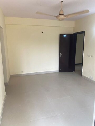 Room in 3.5 BHK Apartment at BPTP Park Grandeura, Sector 82 – for Sale