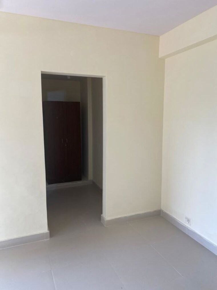 Room, bptp-park-grandeura 3.5 Bedroom 2032 Sq.Ft. Apartment In Sector 82 Faridabad 10006884