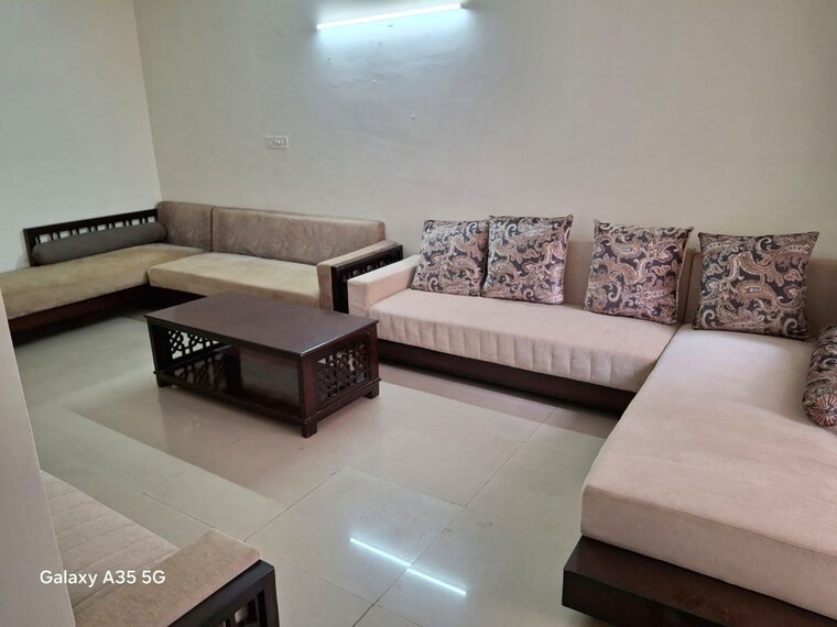 Living Room, paras-tierea 3 Bedroom 1660 Sq.Ft. Apartment In Sector 137 Noida 10007055