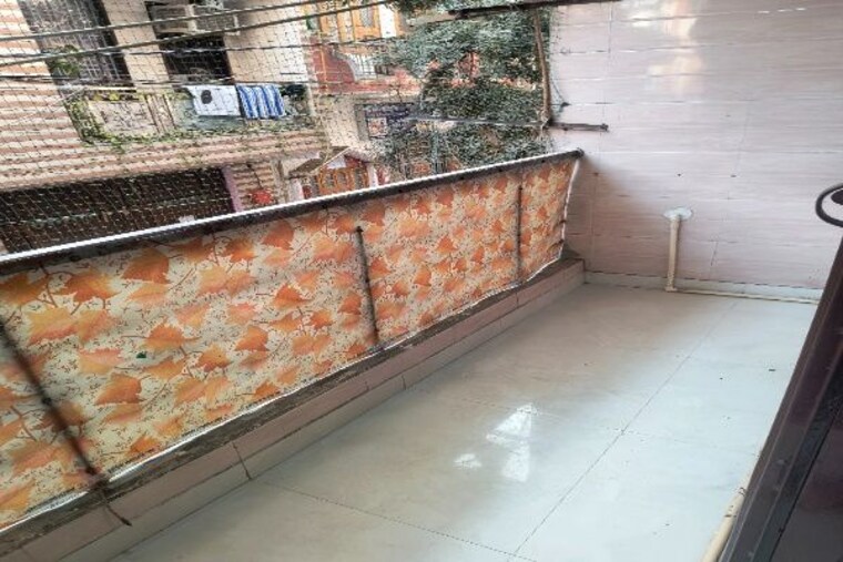 Balcony, dwarka mor 3 Bedroom 100 Sq.Yd. Builder Floor In Dwarka Mor Delhi 10006843