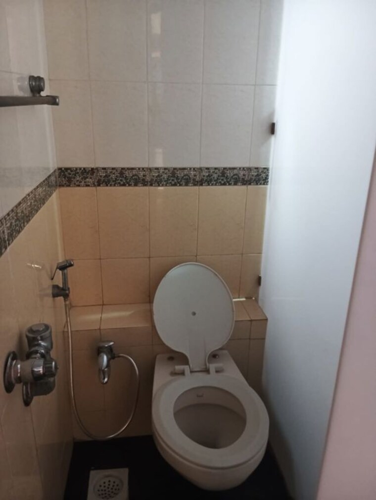 Bathroom, rustomjee-riviera 2 Bedroom 650 Sq.Ft. Apartment In Malad West Mumbai 10007091