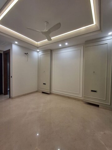 Room in 4 BHK Builder Floor at South City 1 – for Sale