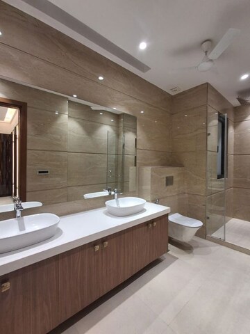 Building Lobby in 4 BHK Builder Floor at South City 1 – for Sale