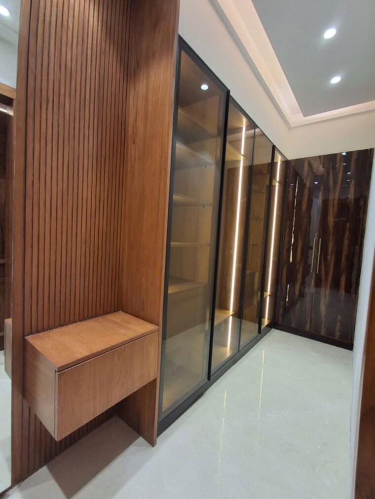 Cupboard, south city 1 4 Bedroom 3240 Sq.Ft. Builder Floor In South City 1 Gurgaon 10007036