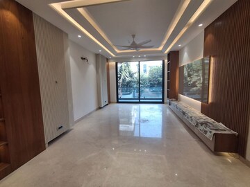 Room in 4 BHK Builder Floor at South City 1 – for Sale