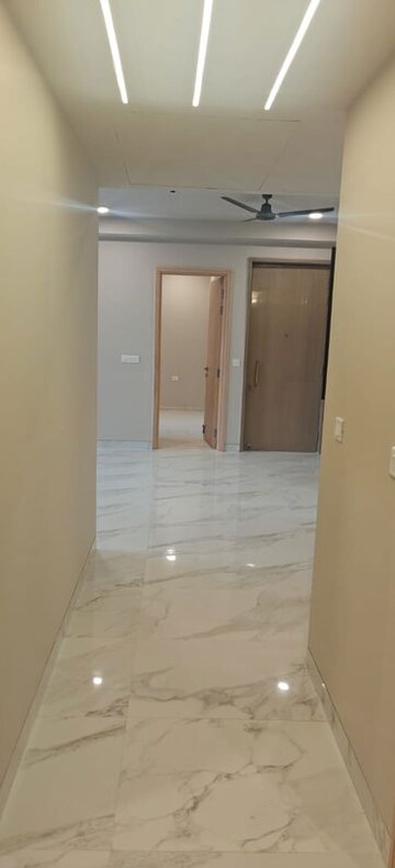 Building Lobby in 2.5 BHK Apartment at M3M Capital, Sector 113 – for Sale