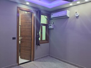 Room in 3 BHK Builder Floor at Malviya Nagar – for Rent