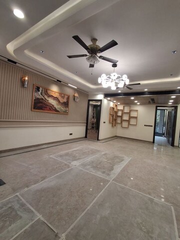 Room in 4 BHK Builder Floor at South City 1 – for Sale