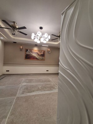  4 BHK Builder Floor at South City 1 – for Sale