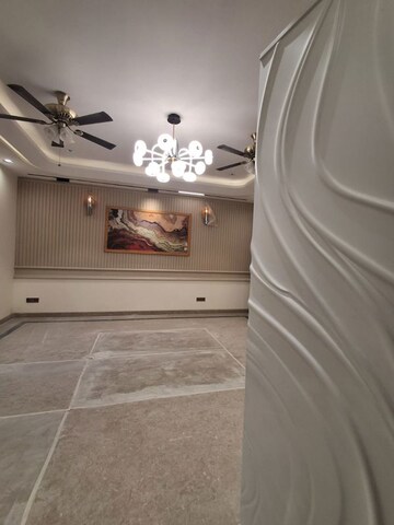  4 BHK Builder Floor at South City 1 – for Sale