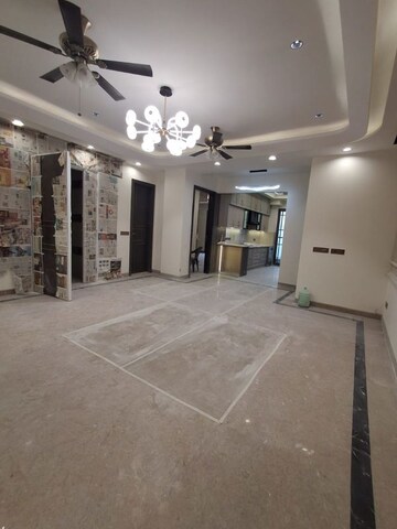 Building Lobby in 4 BHK Builder Floor at South City 1 – for Sale