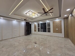 Room in 4 BHK Builder Floor at Chattarpur – for Rent