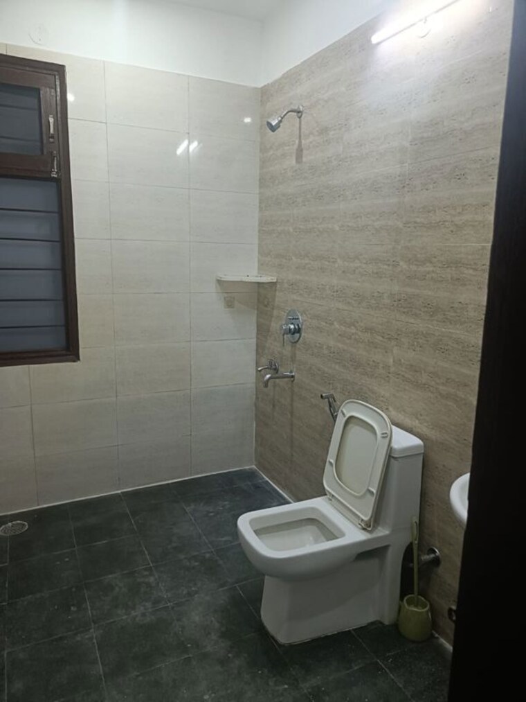 Bathroom, emaar-gurgaon-greens 3 Bedroom 1650 Sq.Ft. Apartment In Sector 102 Gurgaon 10007471