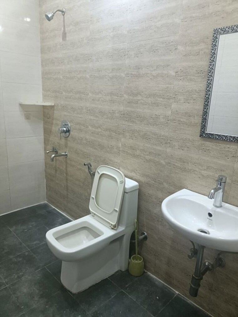 Bathroom, emaar-gurgaon-greens 3 Bedroom 1650 Sq.Ft. Apartment In Sector 102 Gurgaon 10007471