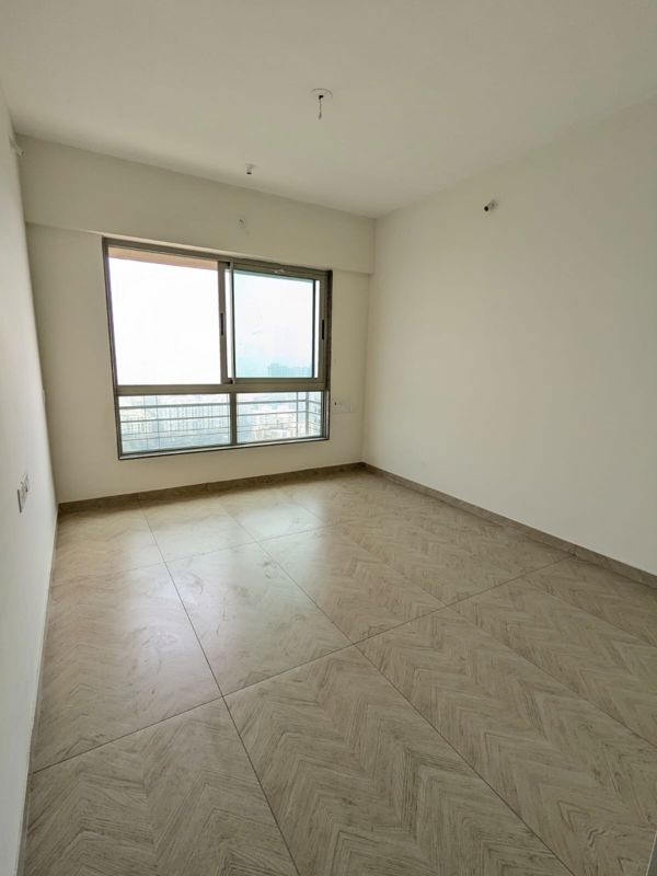2 BHK Apartment For Sale in Gurukrupa Marina Enclave