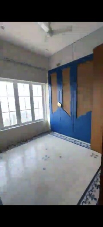 Room in 2 BHK Apartment at Samartha Sampada, Andheri West – for Rent