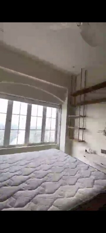 Room in 2 BHK Apartment at Samartha Sampada, Andheri West – for Rent