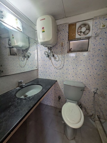 Bathroom in 2 BHK Apartment at Sector 28 – for Rent
