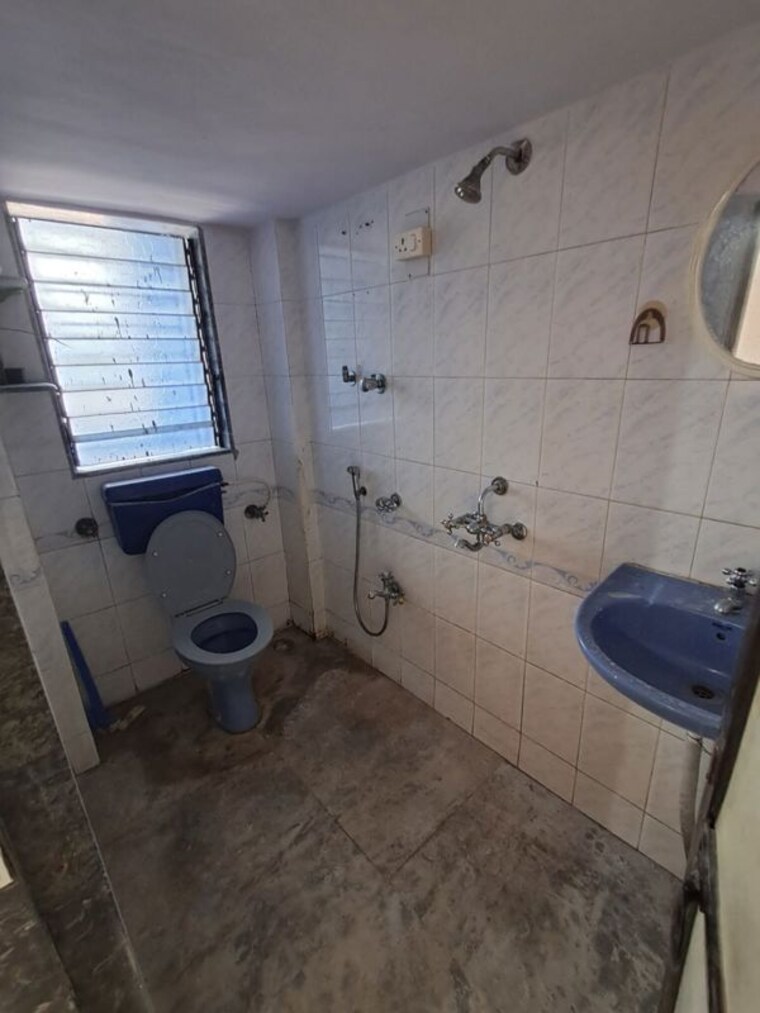Bathroom, gokul nagar 2 Bedroom 780 Sq.Ft. Apartment In Gokul Nagar Thane 10007621