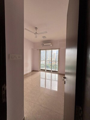 2 BHK Apartment For Rent in JP Decks, Goregaon East
