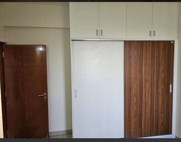 Room in 2.5 BHK Apartment at Prestige Royale Gardens, Gantiganahalli – for Rent