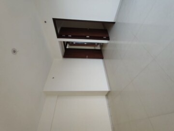 Room in 3.5 BHK Apartment at Raj Tattva, Kapur Bawdi – for Sale