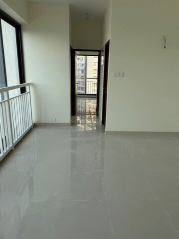 Room in 2 BHK Apartment at Malad East – for Rent