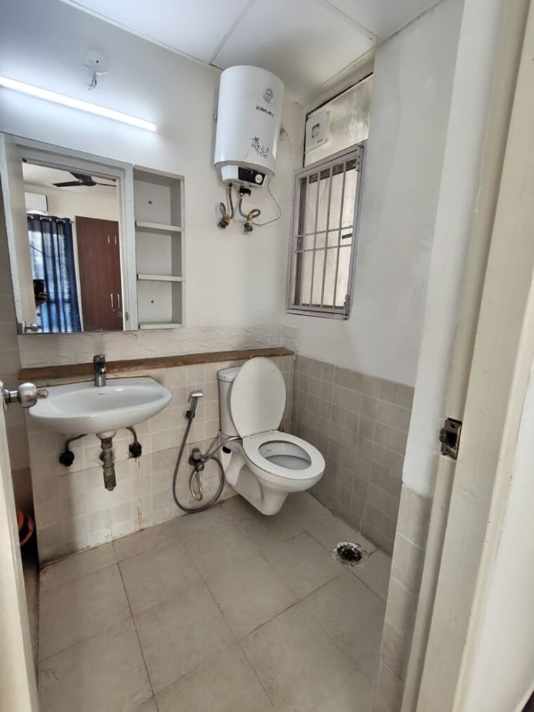 Bathroom, jaypee-greens-kosmos 2 Bedroom 950 Sq.Ft. Apartment In Sector 134 Noida 10007800