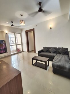 2 BHK Apartment For Rent in Jaypee Greens Kosmos