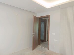 Room in 3 BHK Builder Floor at Chittaranjan Park – for Sale