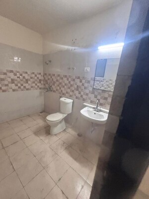Bathroom in 3 BHK Villa at Amrapali Dream Valley, Tech Zone 4 Greater Noida – for Sale