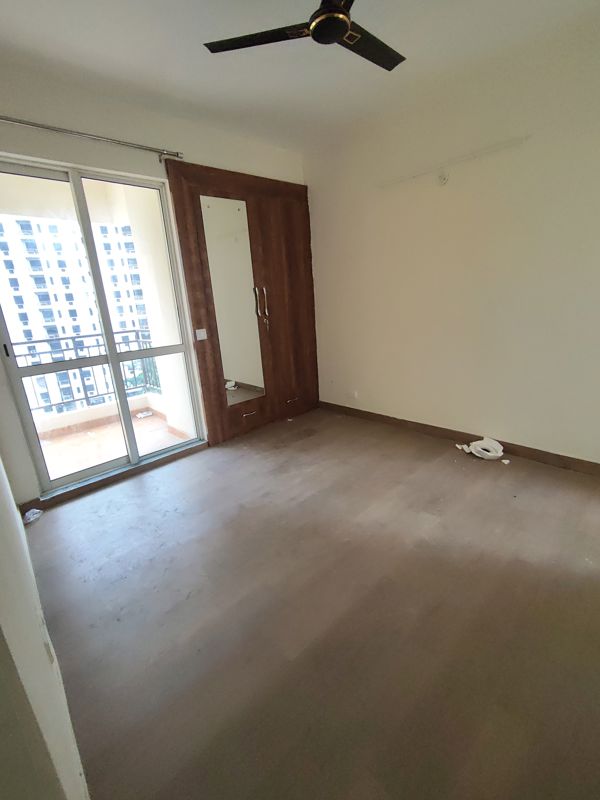 2 BHK Apartment For Rent in Jaypee Greens Kosmos